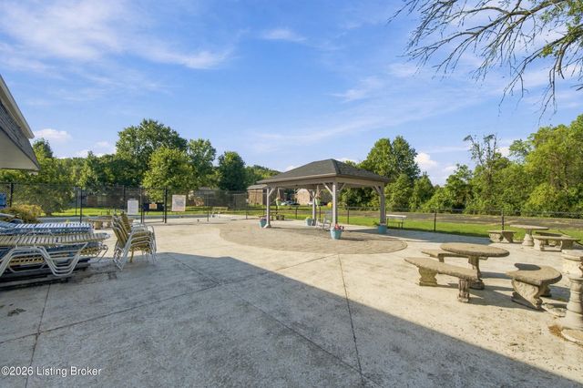 3008 Treeview Ct, Louisville, KY 40214