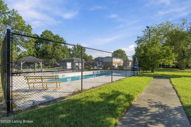 3008 Treeview Ct, Louisville, KY 40214
