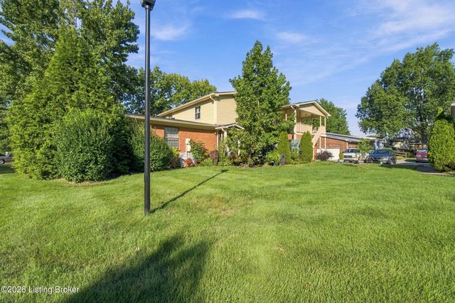 3008 Treeview Ct, Louisville, KY 40214
