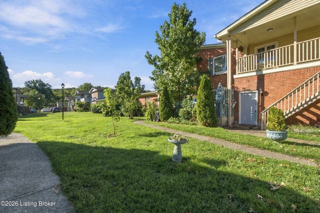 3008 Treeview Ct, Louisville, KY 40214