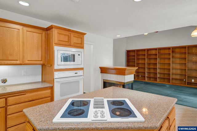 3475 Valley View Dr NW, Albany, OR 97321