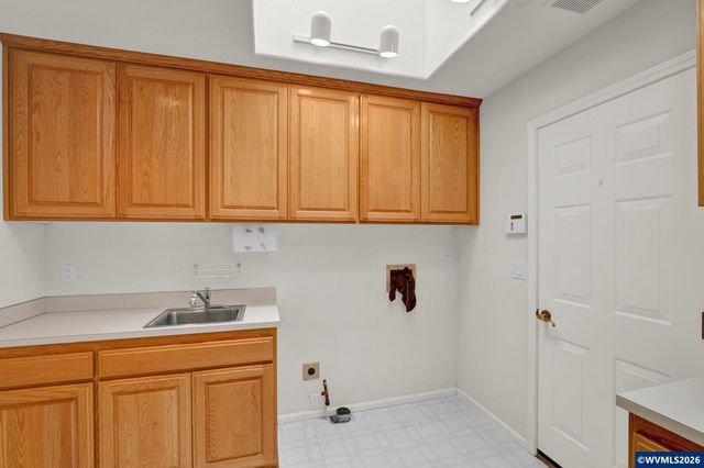 3475 Valley View Dr NW, Albany, OR 97321