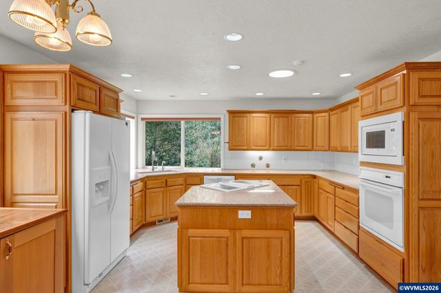 3475 Valley View Dr NW, Albany, OR 97321