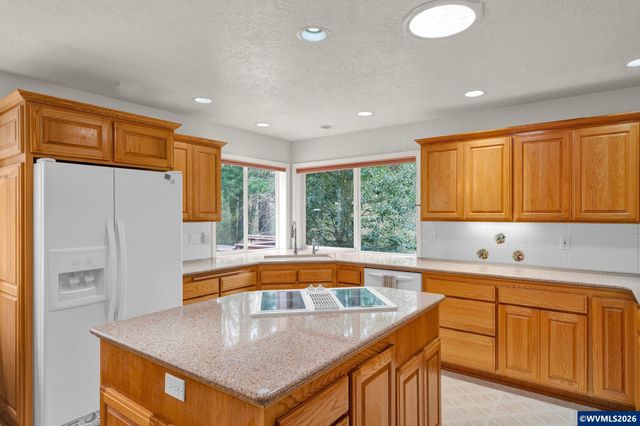 3475 Valley View Dr NW, Albany, OR 97321