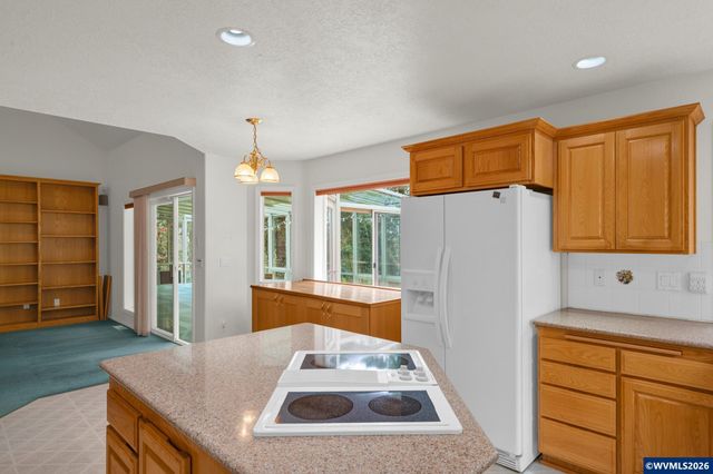 3475 Valley View Dr NW, Albany, OR 97321