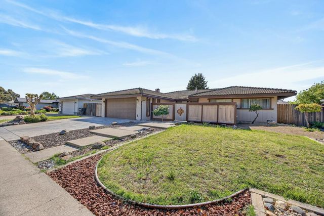 7394 Farm Dale Way, Sacramento, CA 95831