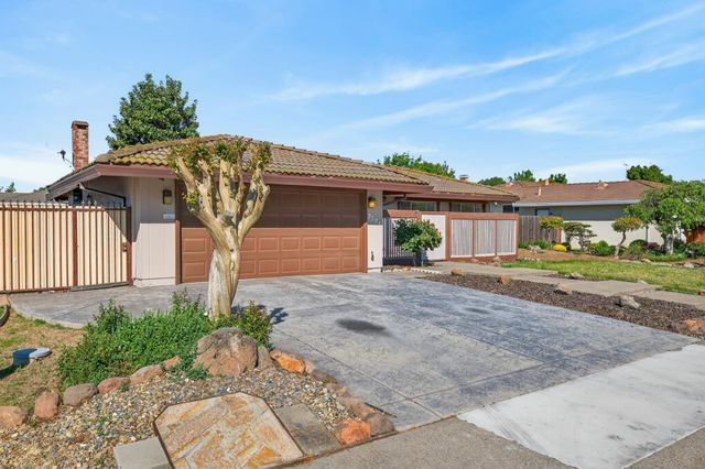 7394 Farm Dale Way, Sacramento, CA 95831