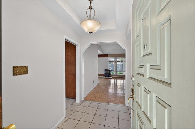 7394 Farm Dale Way, Sacramento, CA 95831