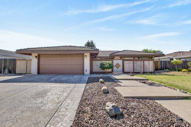 7394 Farm Dale Way, Sacramento, CA 95831