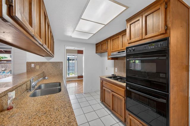 7394 Farm Dale Way, Sacramento, CA 95831