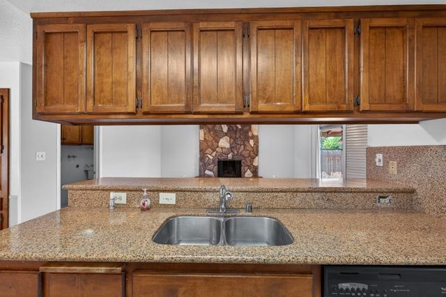 7394 Farm Dale Way, Sacramento, CA 95831