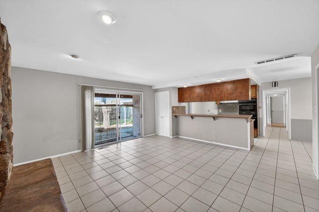 7394 Farm Dale Way, Sacramento, CA 95831