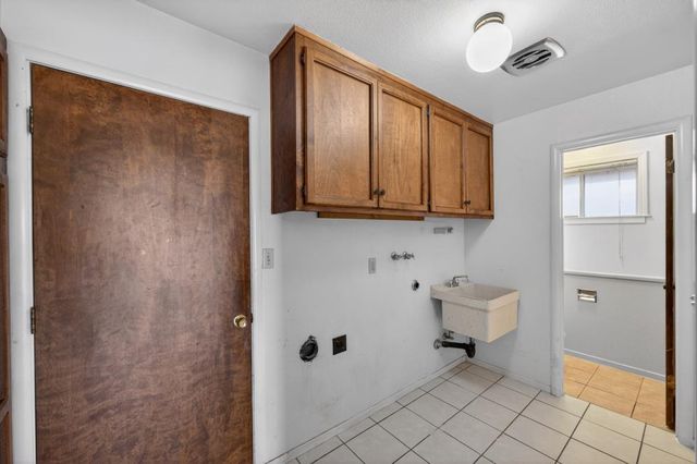 7394 Farm Dale Way, Sacramento, CA 95831