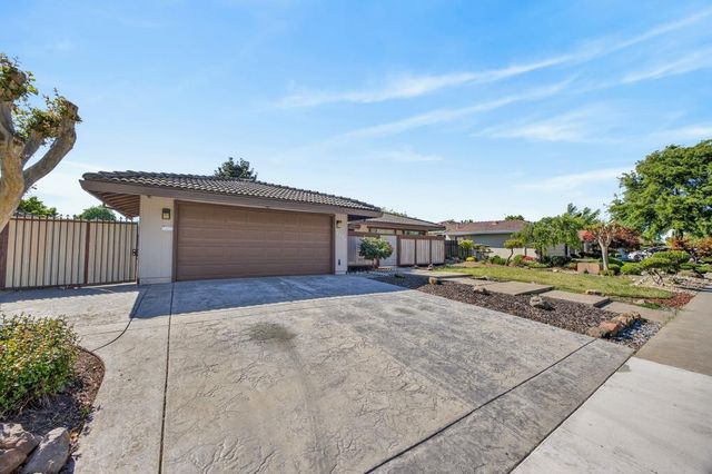 7394 Farm Dale Way, Sacramento, CA 95831
