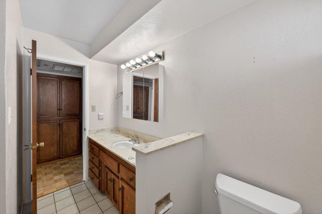 7394 Farm Dale Way, Sacramento, CA 95831