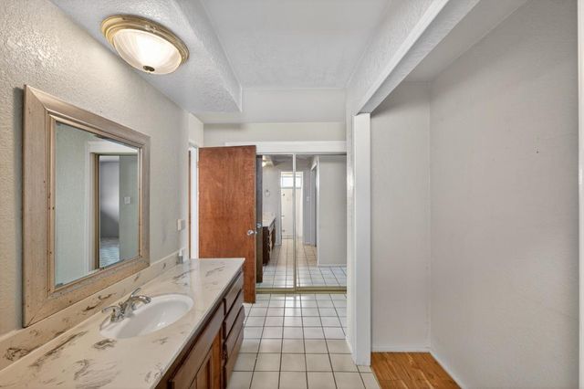 7394 Farm Dale Way, Sacramento, CA 95831