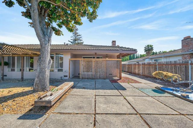 7394 Farm Dale Way, Sacramento, CA 95831