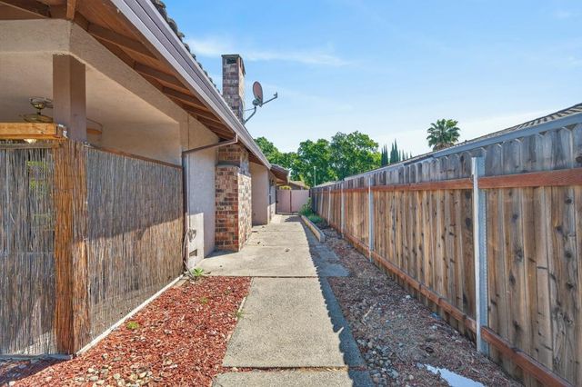 7394 Farm Dale Way, Sacramento, CA 95831