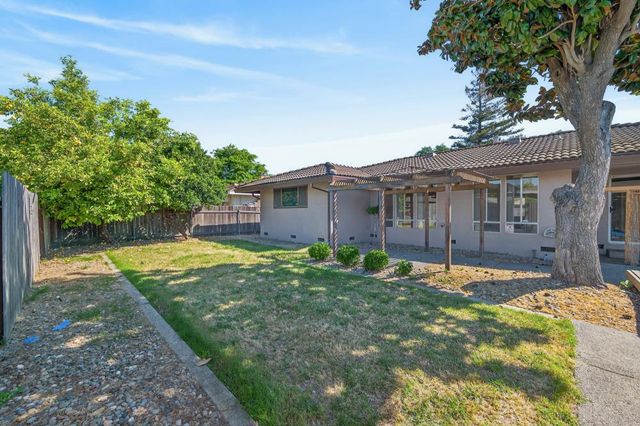 7394 Farm Dale Way, Sacramento, CA 95831