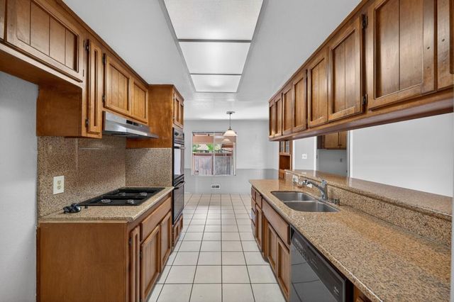 7394 Farm Dale Way, Sacramento, CA 95831