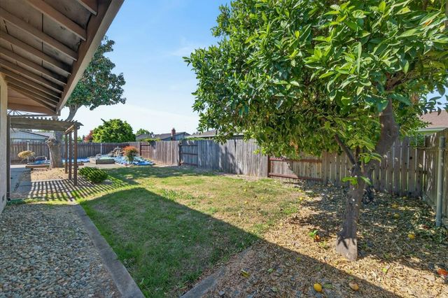 7394 Farm Dale Way, Sacramento, CA 95831