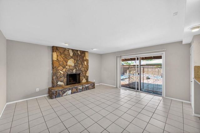 7394 Farm Dale Way, Sacramento, CA 95831