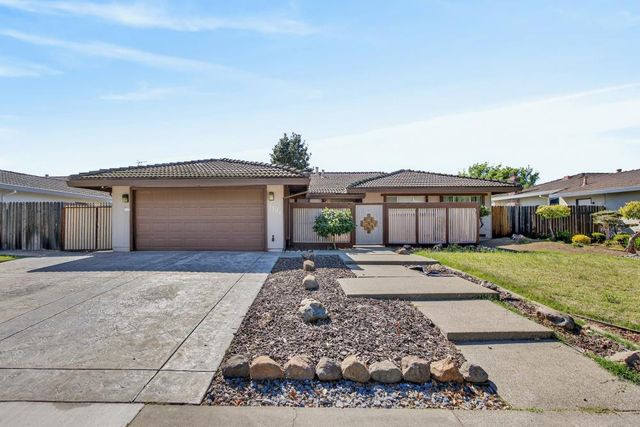 7394 Farm Dale Way, Sacramento, CA 95831