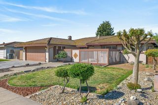 7394 Farm Dale Way, Sacramento, CA 95831