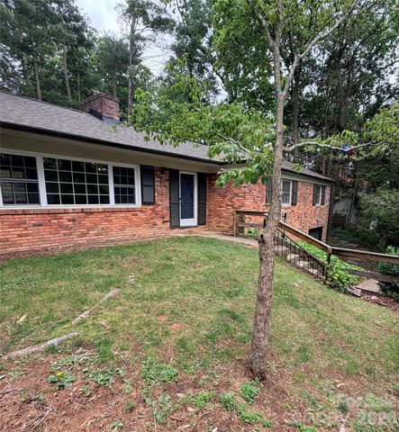 24 Warwick Place, Asheville, NC 28804