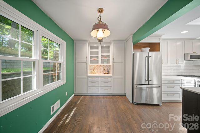 24 Warwick Place, Asheville, NC 28804