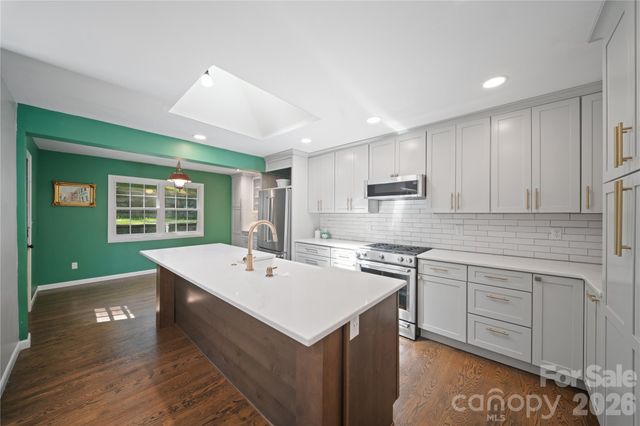 24 Warwick Place, Asheville, NC 28804