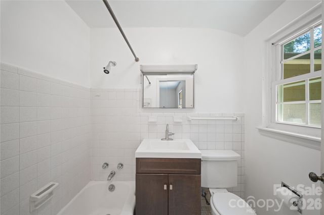 24 Warwick Place, Asheville, NC 28804