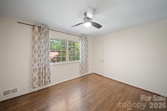 24 Warwick Place, Asheville, NC 28804
