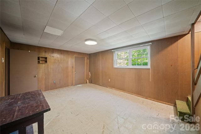 24 Warwick Place, Asheville, NC 28804