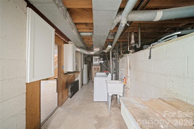 24 Warwick Place, Asheville, NC 28804