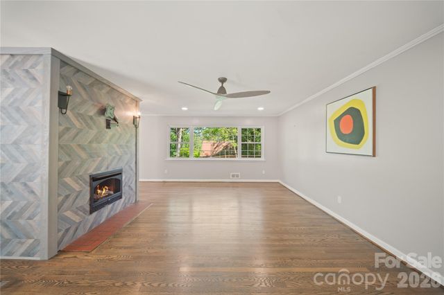 24 Warwick Place, Asheville, NC 28804