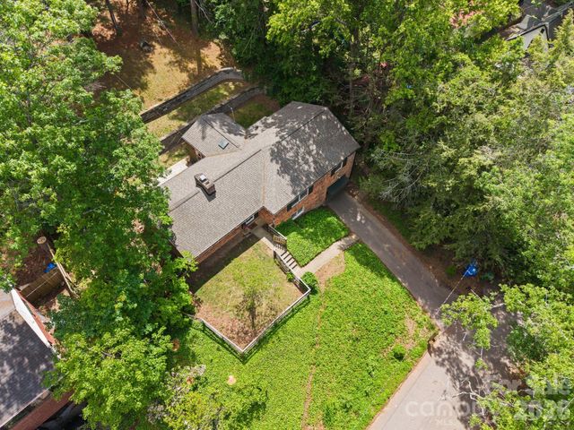24 Warwick Place, Asheville, NC 28804