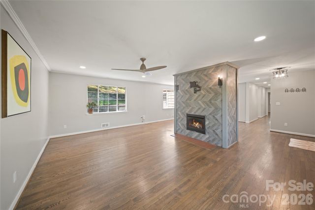 24 Warwick Place, Asheville, NC 28804