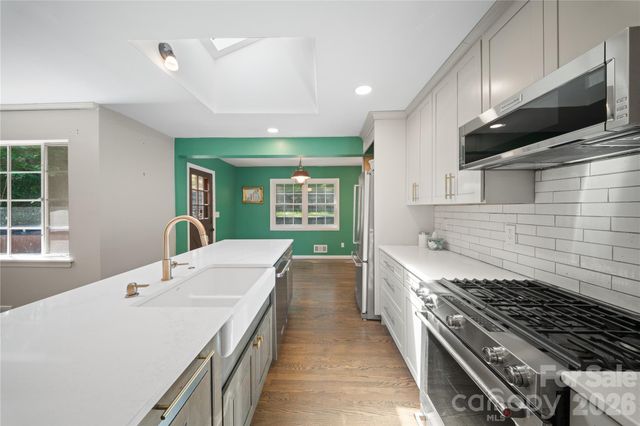 24 Warwick Place, Asheville, NC 28804