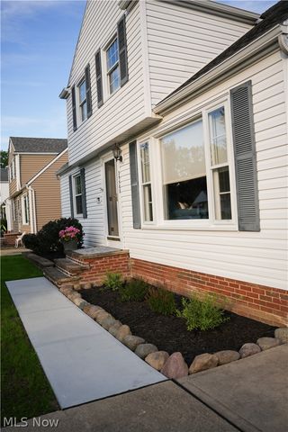 29508 Woodway Drive, Wickliffe, OH 44092
