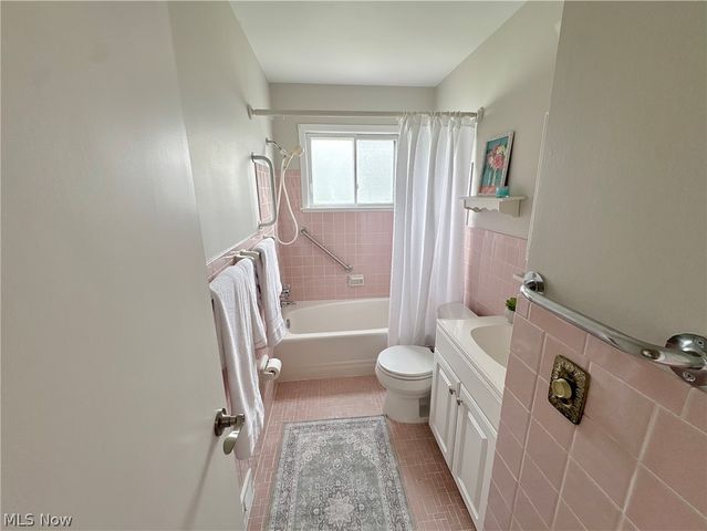 29508 Woodway Drive, Wickliffe, OH 44092