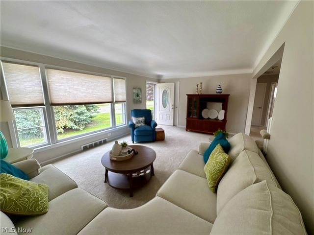29508 Woodway Drive, Wickliffe, OH 44092