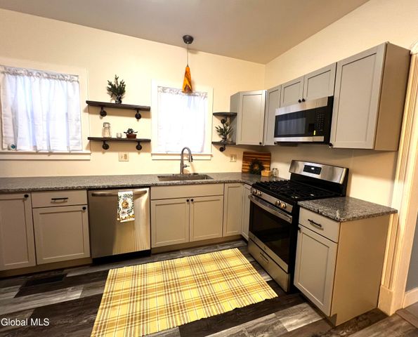 21 Wells Street, Gloversville, NY 12078