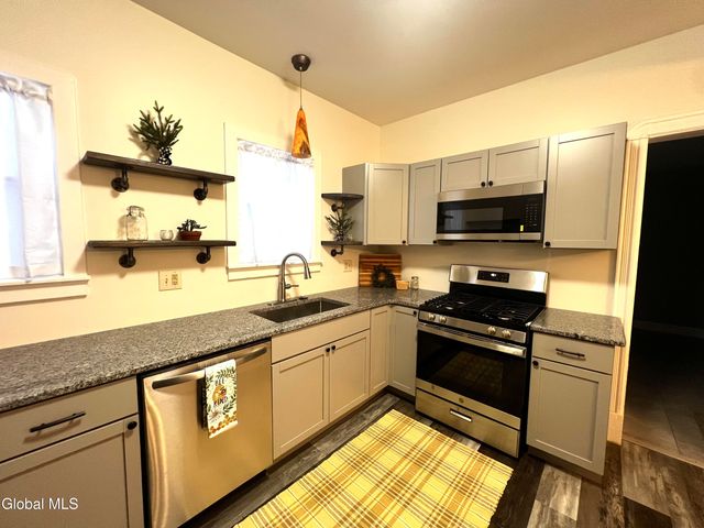 21 Wells Street, Gloversville, NY 12078