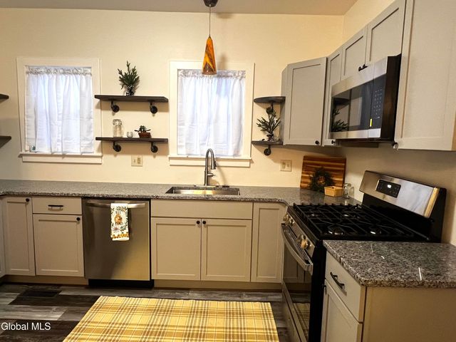 21 Wells Street, Gloversville, NY 12078