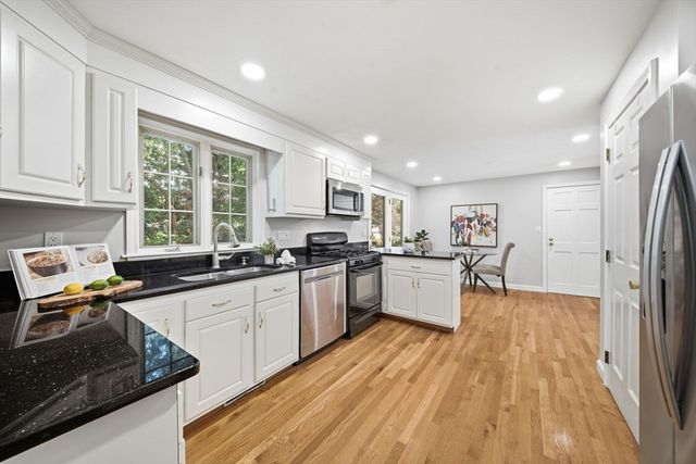 27 Stonegate Rd 27, Chelmsford, MA 01824