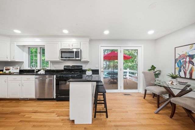 27 Stonegate Rd 27, Chelmsford, MA 01824