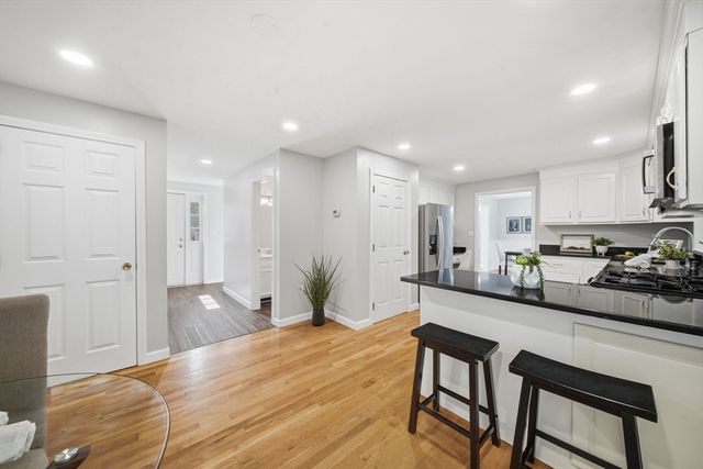 27 Stonegate Rd 27, Chelmsford, MA 01824