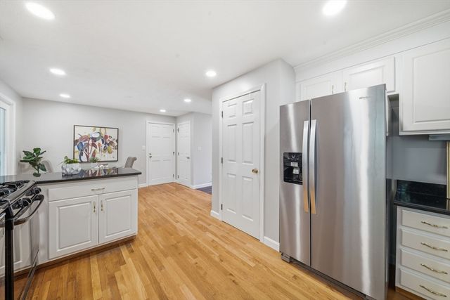 27 Stonegate Rd 27, Chelmsford, MA 01824