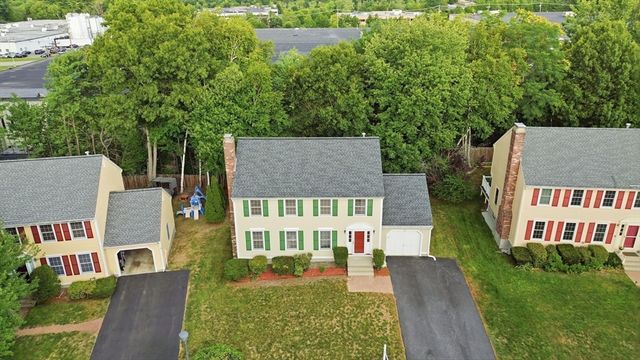 27 Stonegate Rd 27, Chelmsford, MA 01824